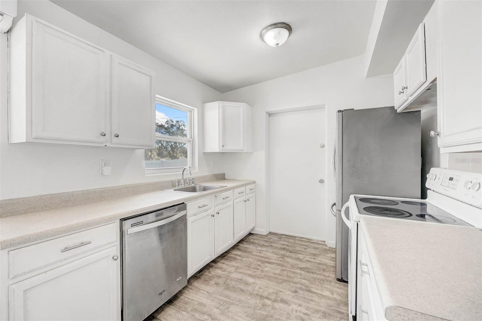 Image 11 of 28 For 5211 Bonnie Brae Circle