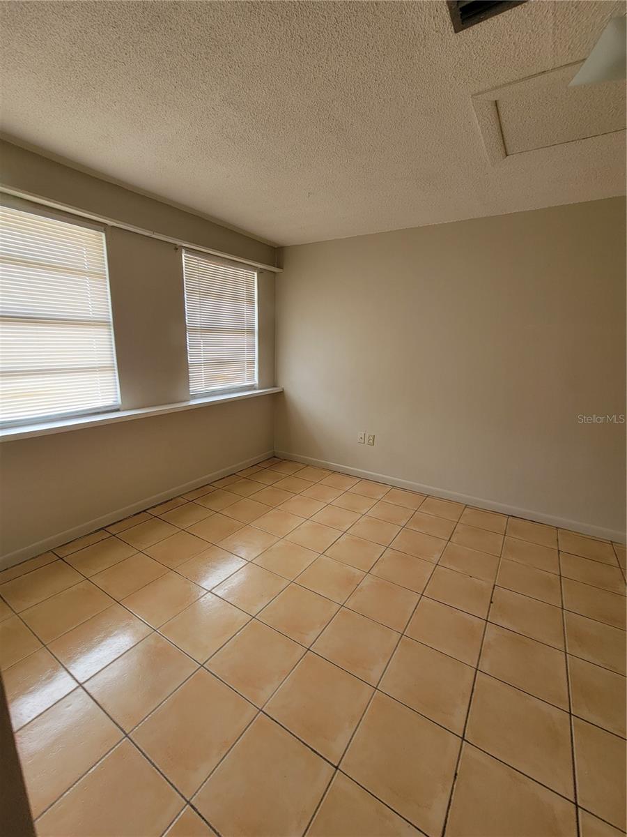 Image 5 of 28 For 5856 Berry Street 14