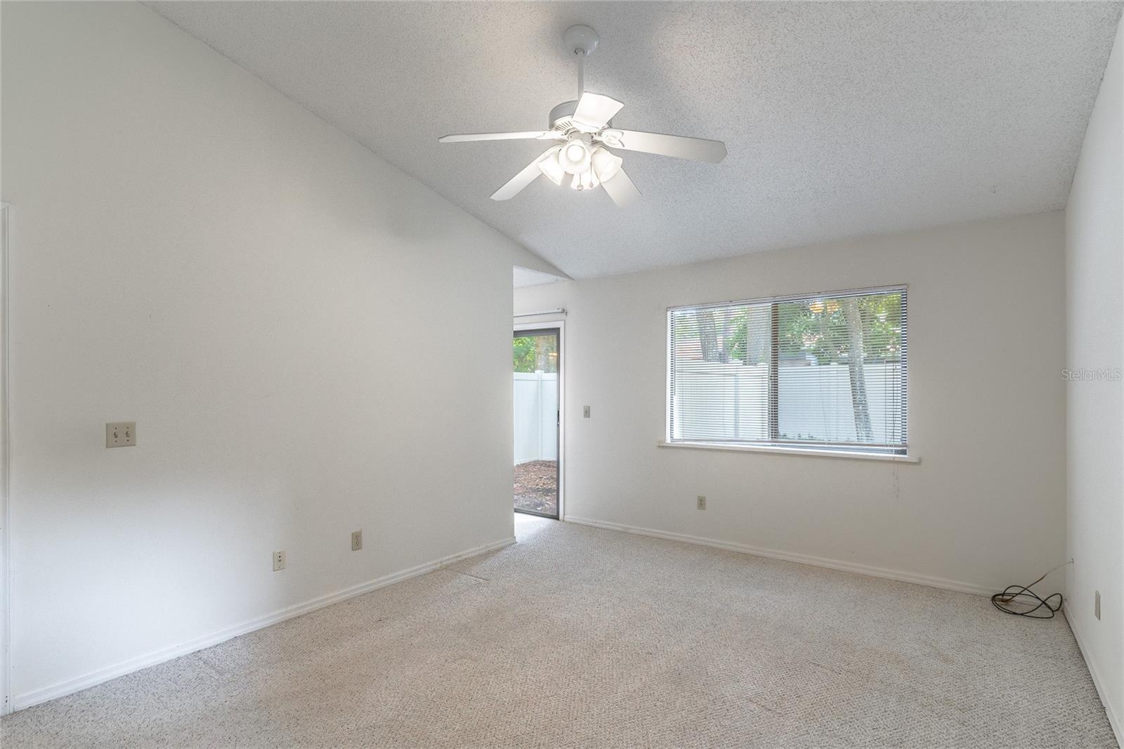 Image 14 of 25 For 971 Blackwood Street