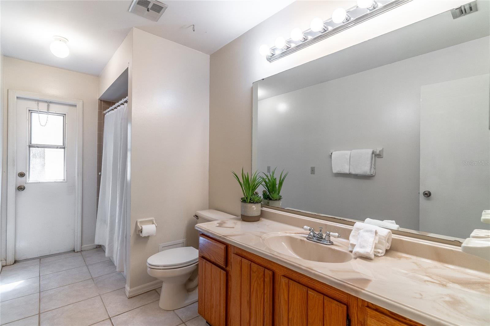 Image 18 of 25 For 971 Blackwood Street