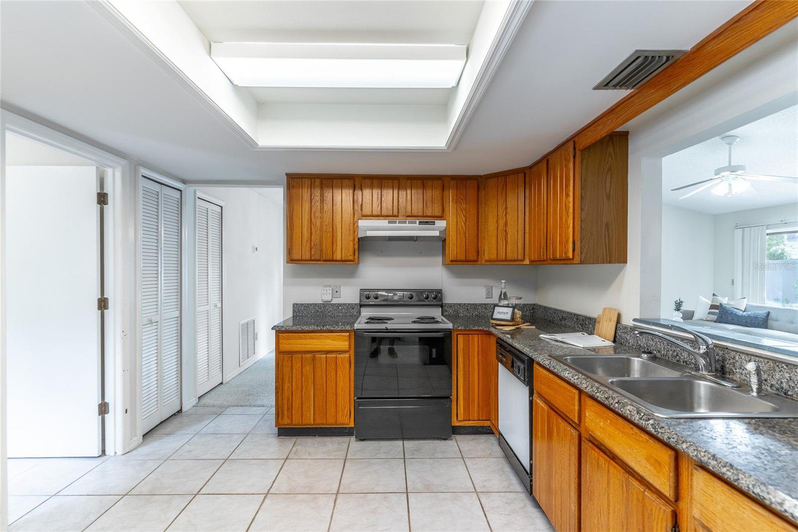 Image 9 of 25 For 971 Blackwood Street