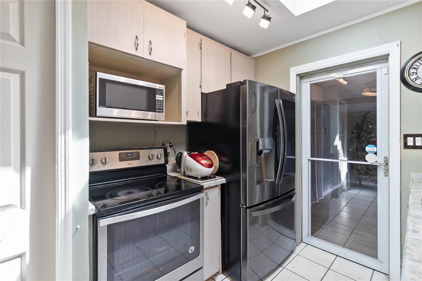 Image 6 of 25 For 221 Albert Street