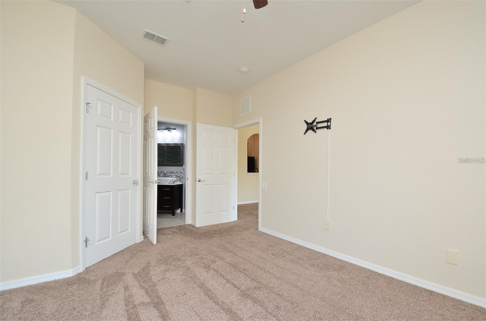 Image 11 of 26 For 1357 Venezia Court 202
