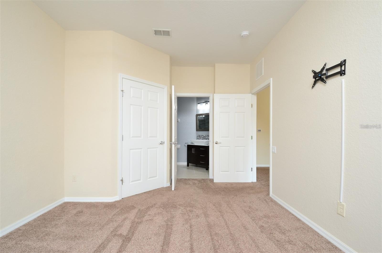 Image 12 of 26 For 1357 Venezia Court 202