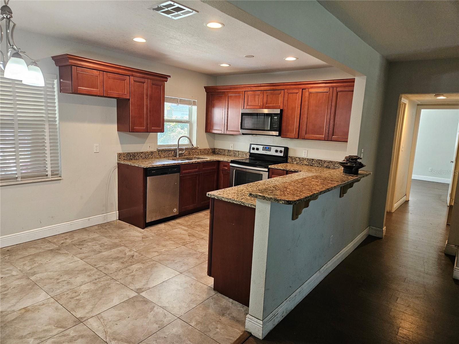 Image 5 of 17 For 616 Ellendale Drive