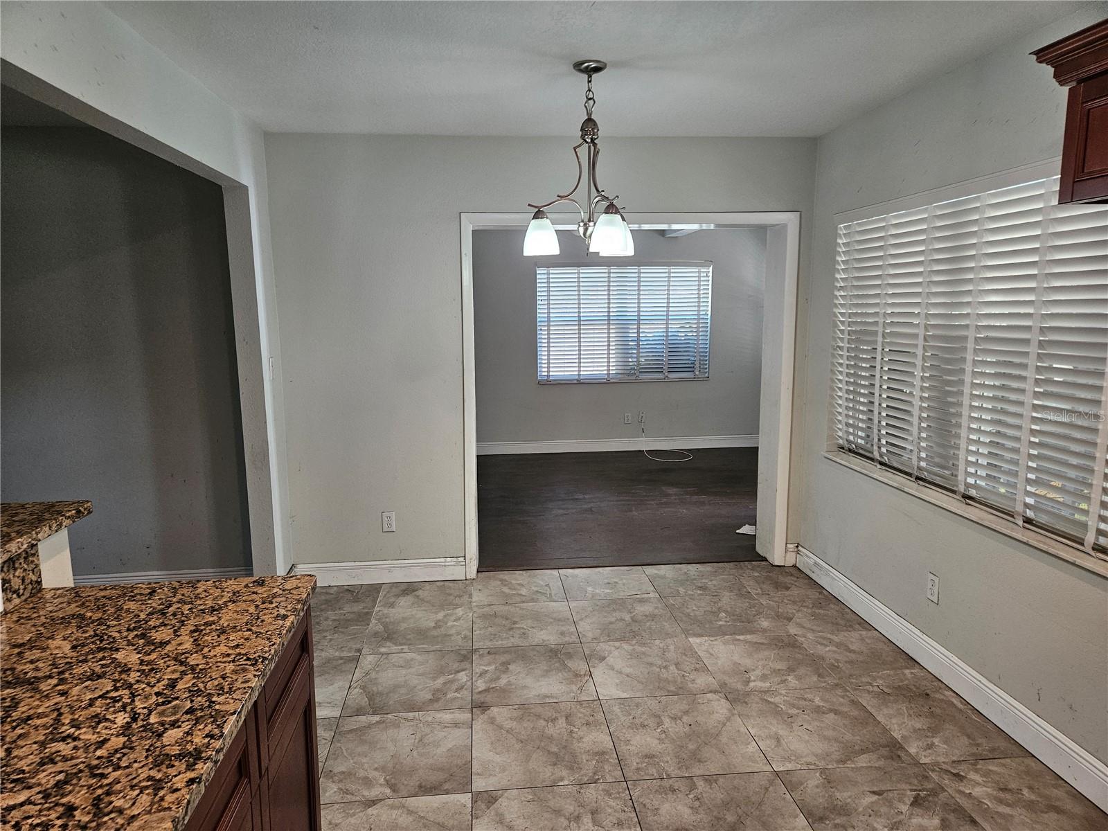 Image 7 of 17 For 616 Ellendale Drive