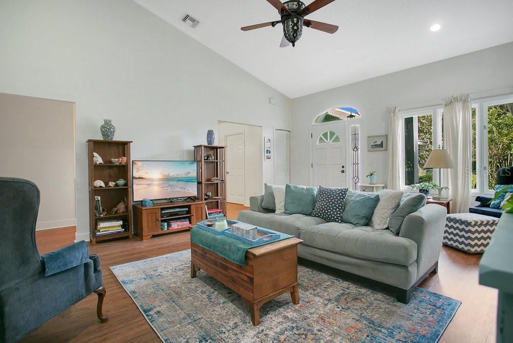 Image 7 of 36 For 4018 Willow Bay Drive