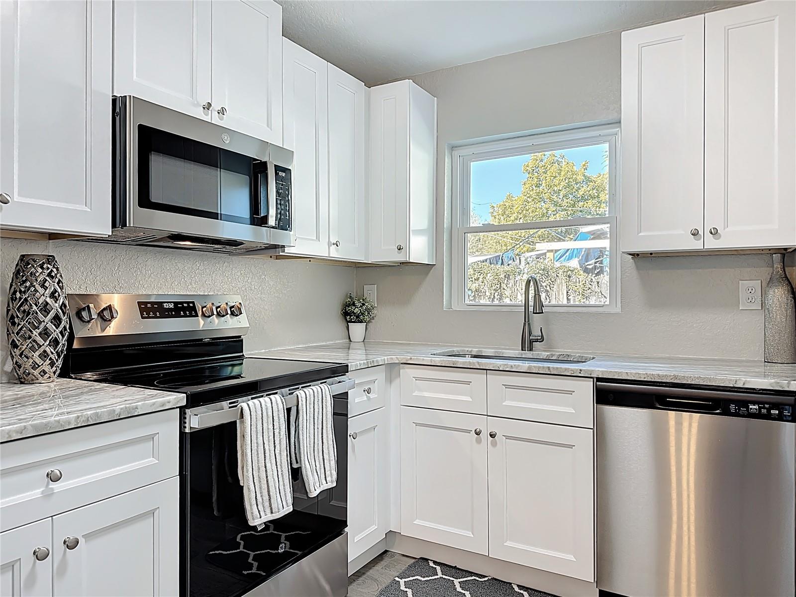 Image 4 of 36 For 409 Mattie Street