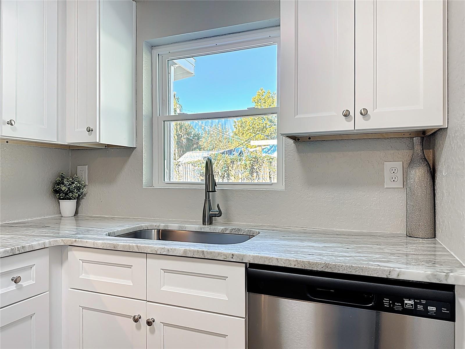 Image 6 of 36 For 409 Mattie Street