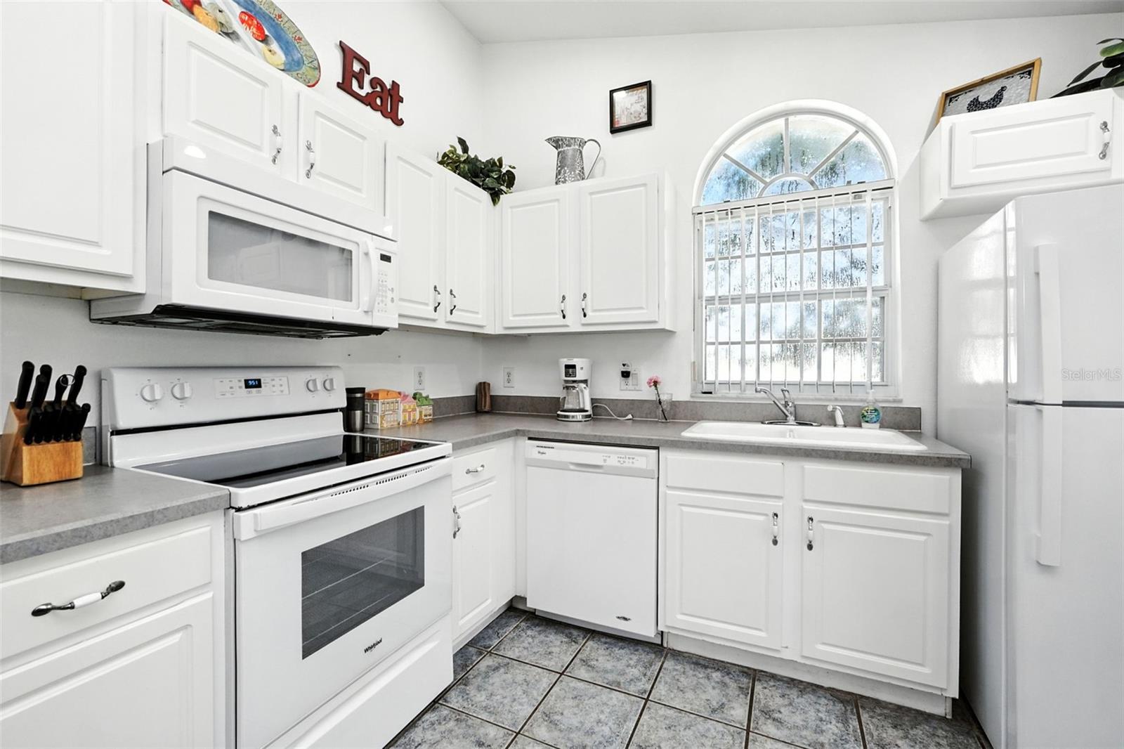 Image 17 of 43 For 131 Roma Way