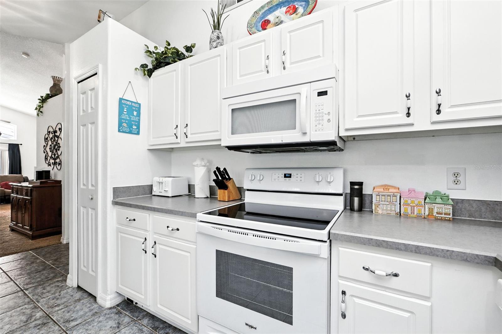 Image 18 of 43 For 131 Roma Way