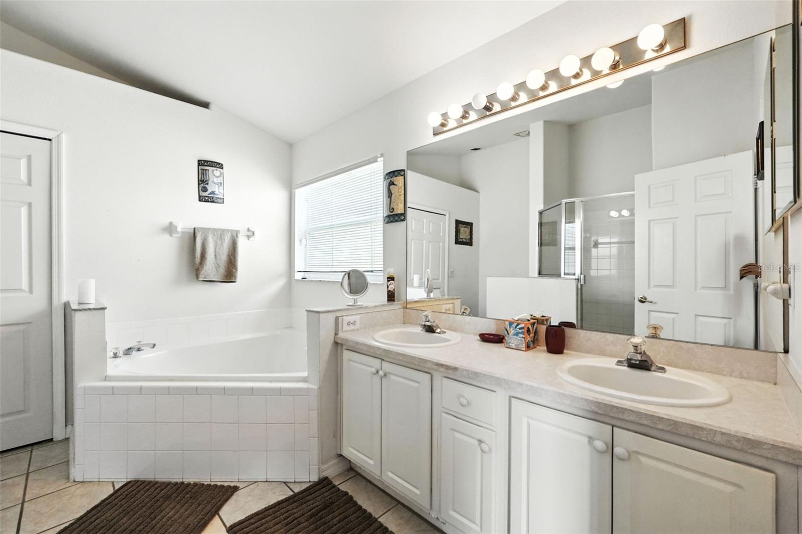 Image 21 of 43 For 131 Roma Way