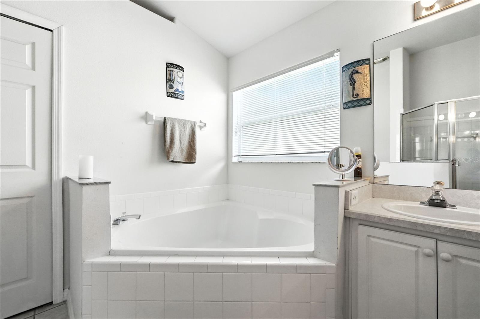 Image 22 of 43 For 131 Roma Way