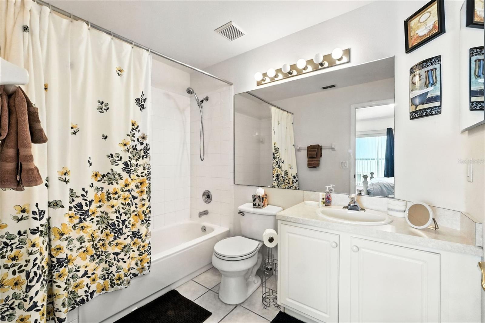 Image 25 of 43 For 131 Roma Way