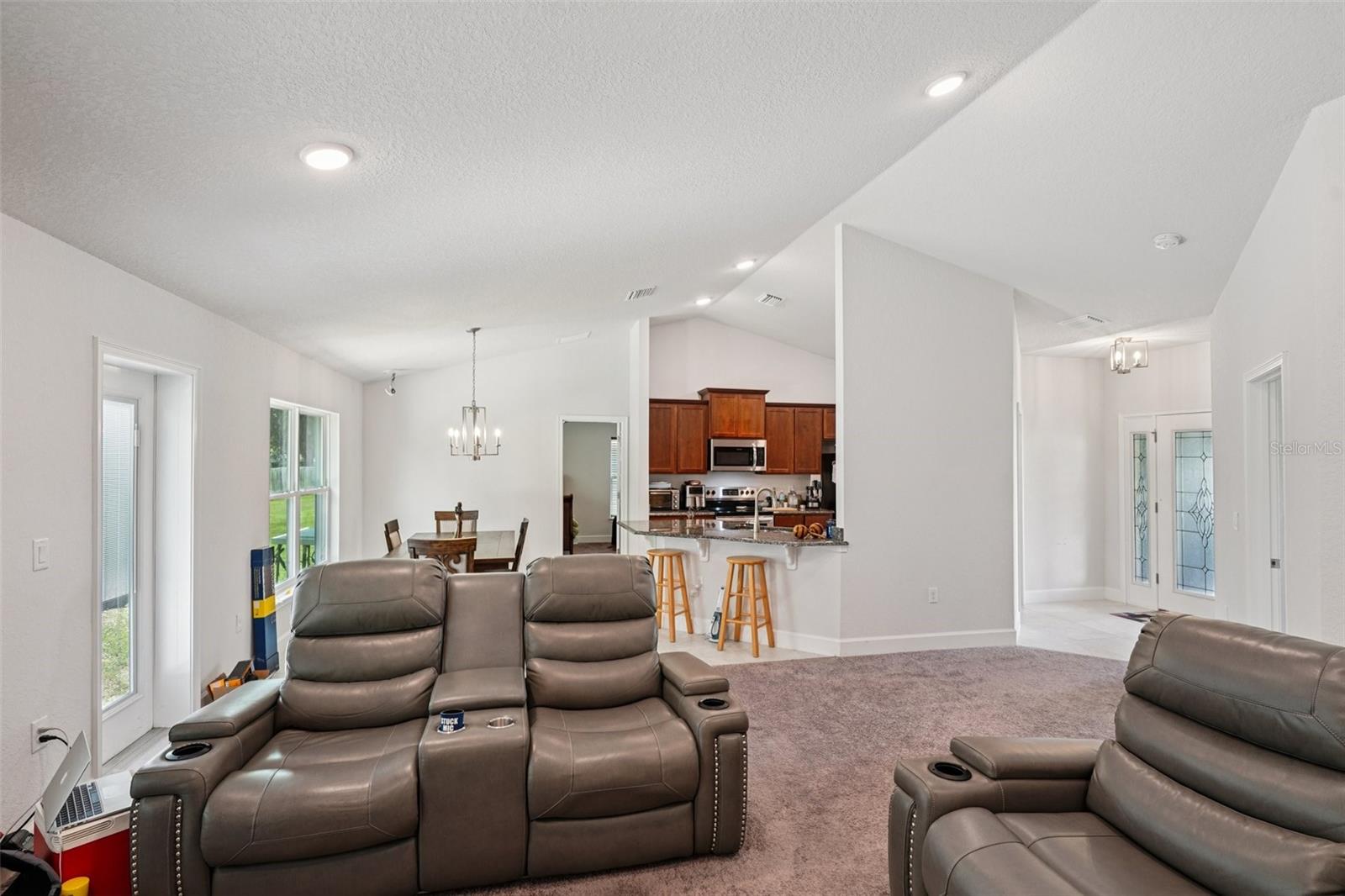 Image 14 of 27 For 67 45th Loop