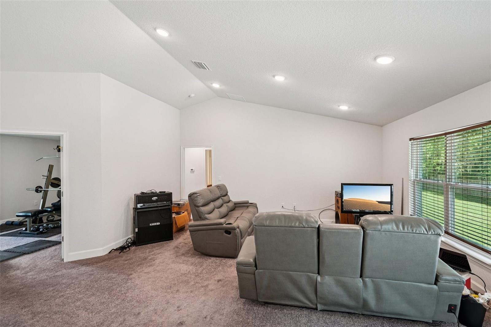 Image 15 of 27 For 67 45th Loop