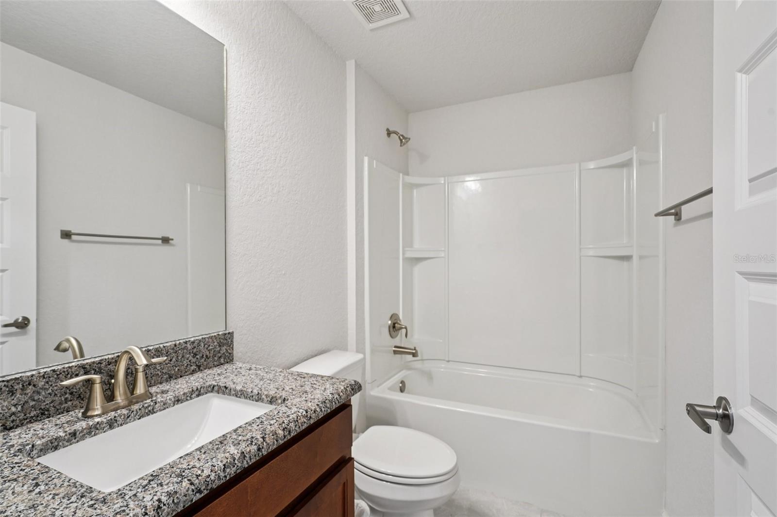 Image 21 of 27 For 67 45th Loop