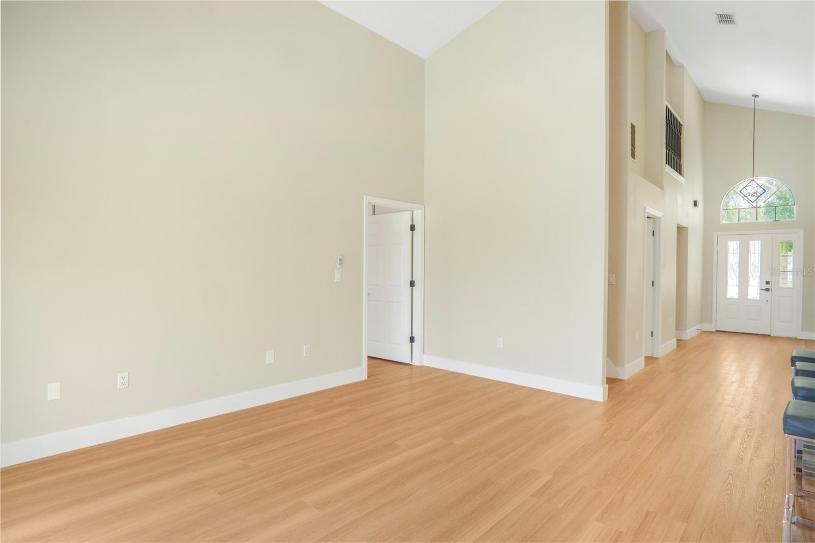 Image 18 of 64 For 2300 Gull Court