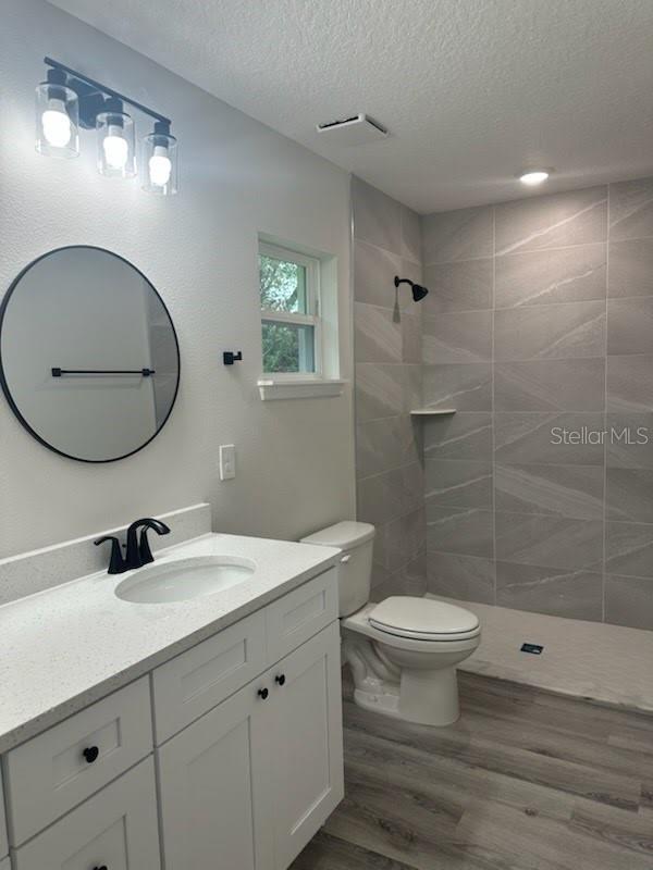 Image 20 of 32 For 865 Liskeard Avenue