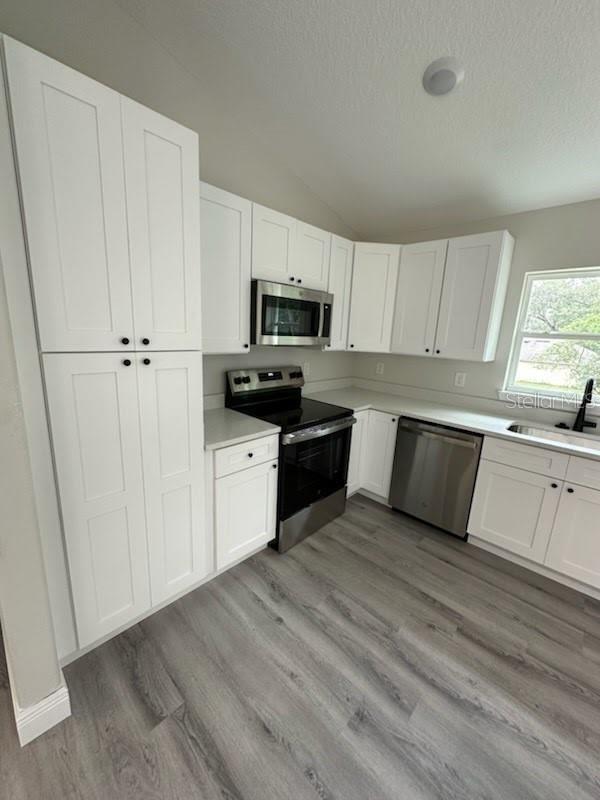 Image 7 of 32 For 865 Liskeard Avenue