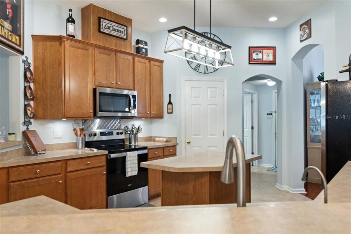 Image 14 of 49 For 2114 Thorn Hollow Court