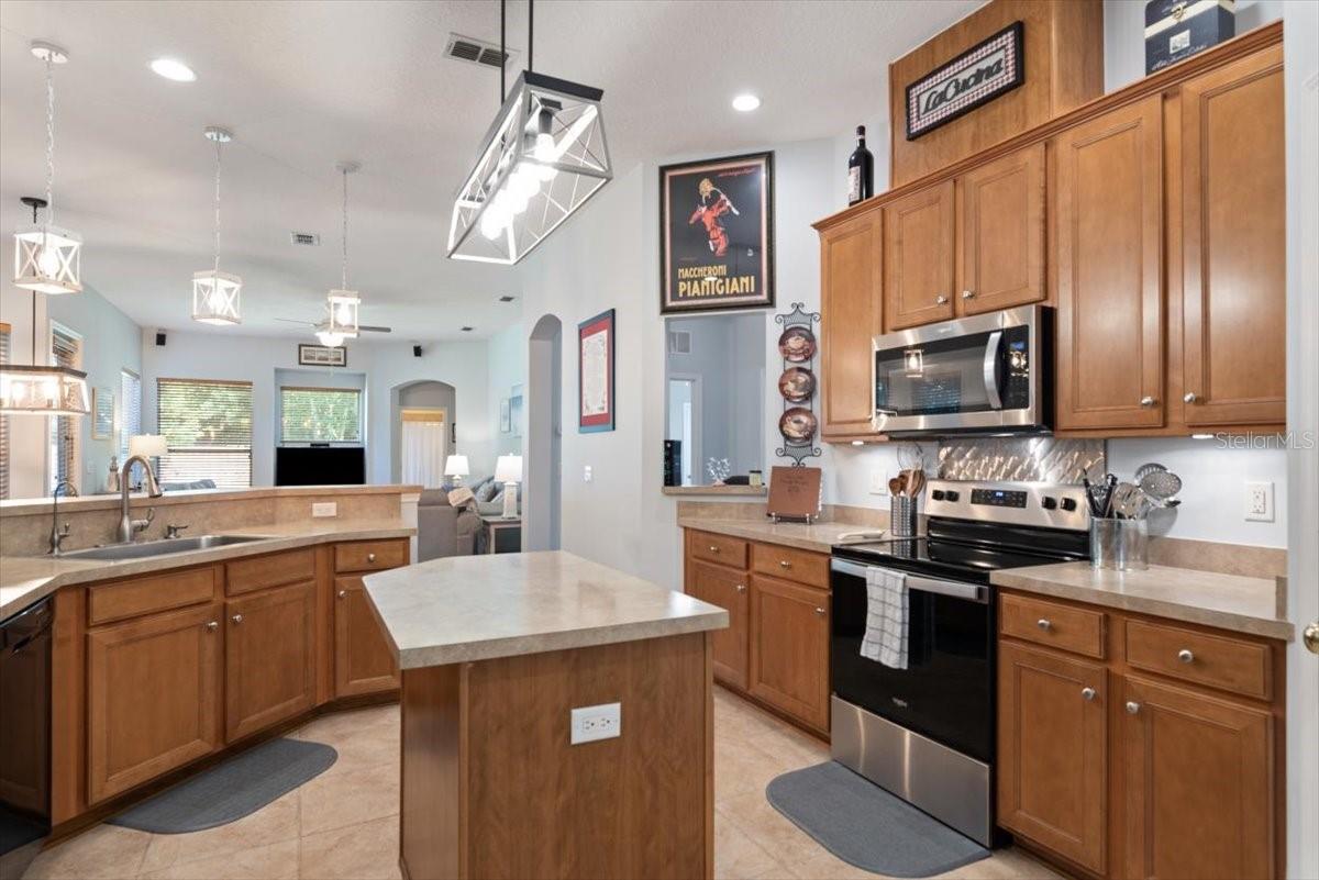 Image 16 of 49 For 2114 Thorn Hollow Court
