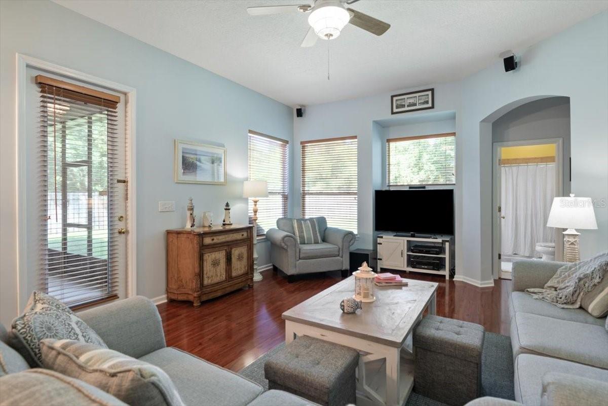 Image 20 of 49 For 2114 Thorn Hollow Court