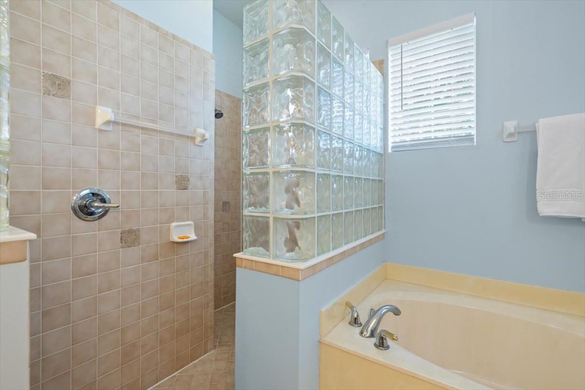 Image 27 of 49 For 2114 Thorn Hollow Court