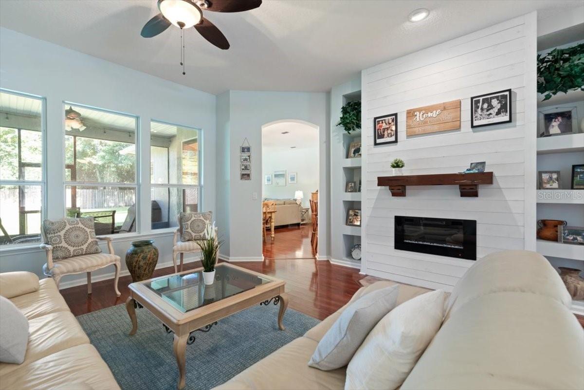 Image 9 of 49 For 2114 Thorn Hollow Court