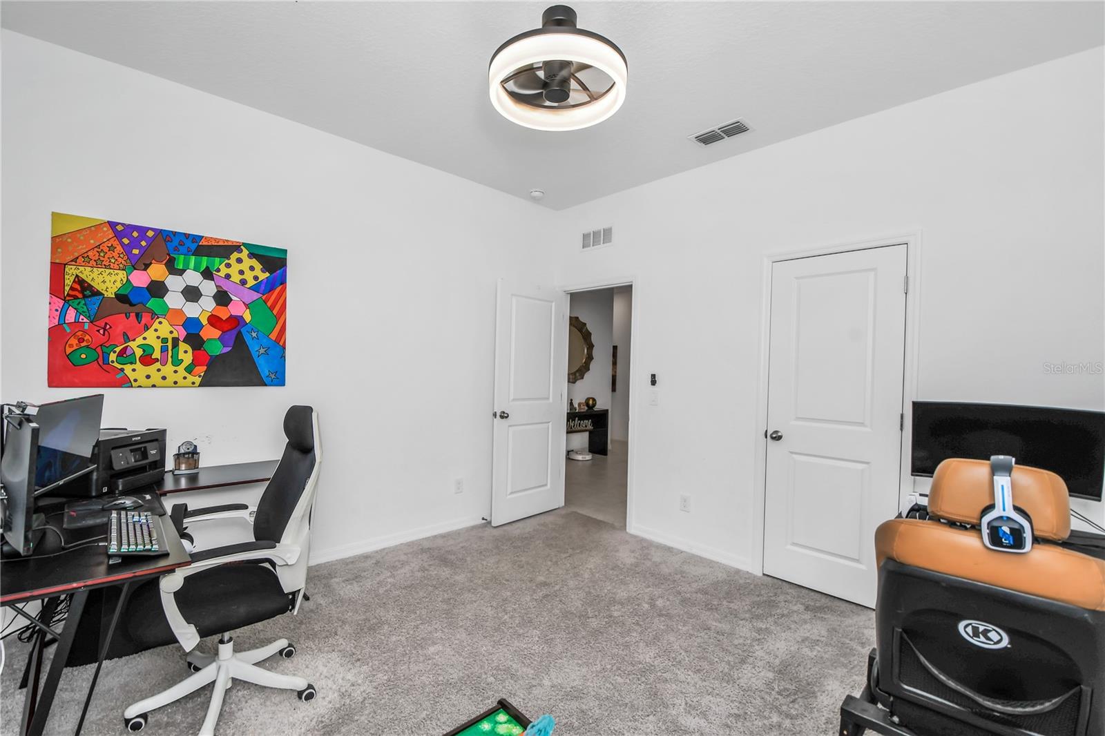 Image 16 of 39 For 201 Steerview Street