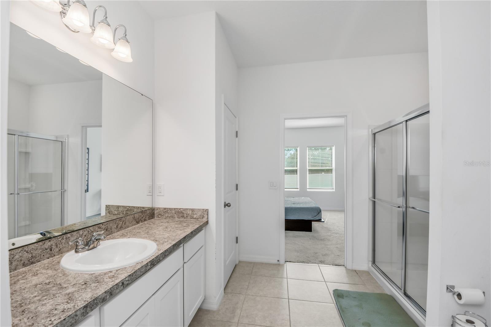 Image 19 of 39 For 201 Steerview Street