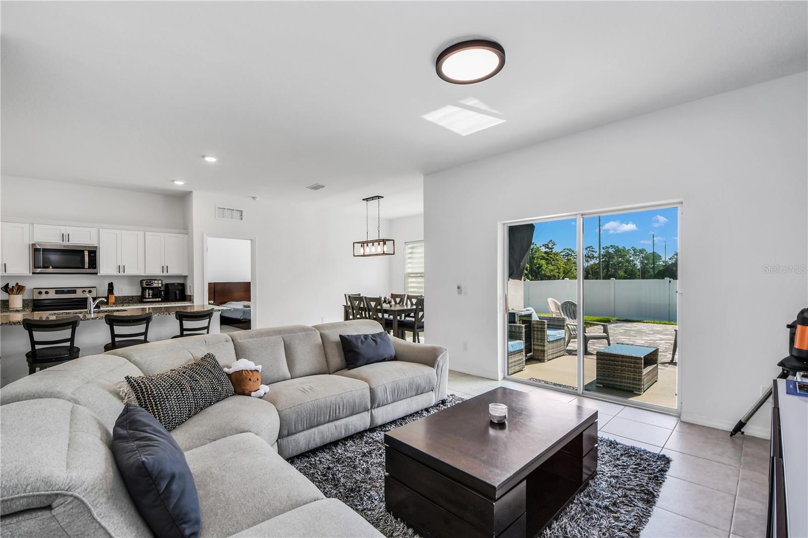 Image 22 of 39 For 201 Steerview Street