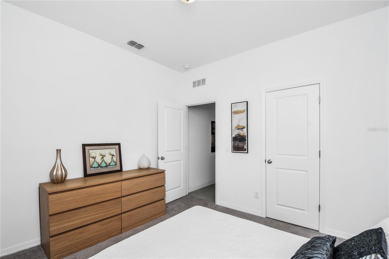 Image 31 of 39 For 201 Steerview Street