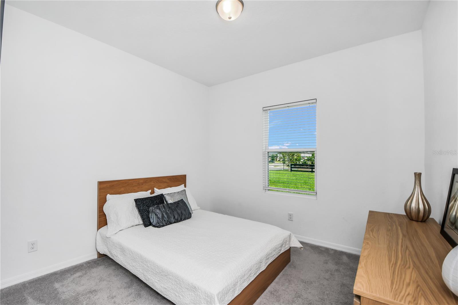 Image 32 of 39 For 201 Steerview Street