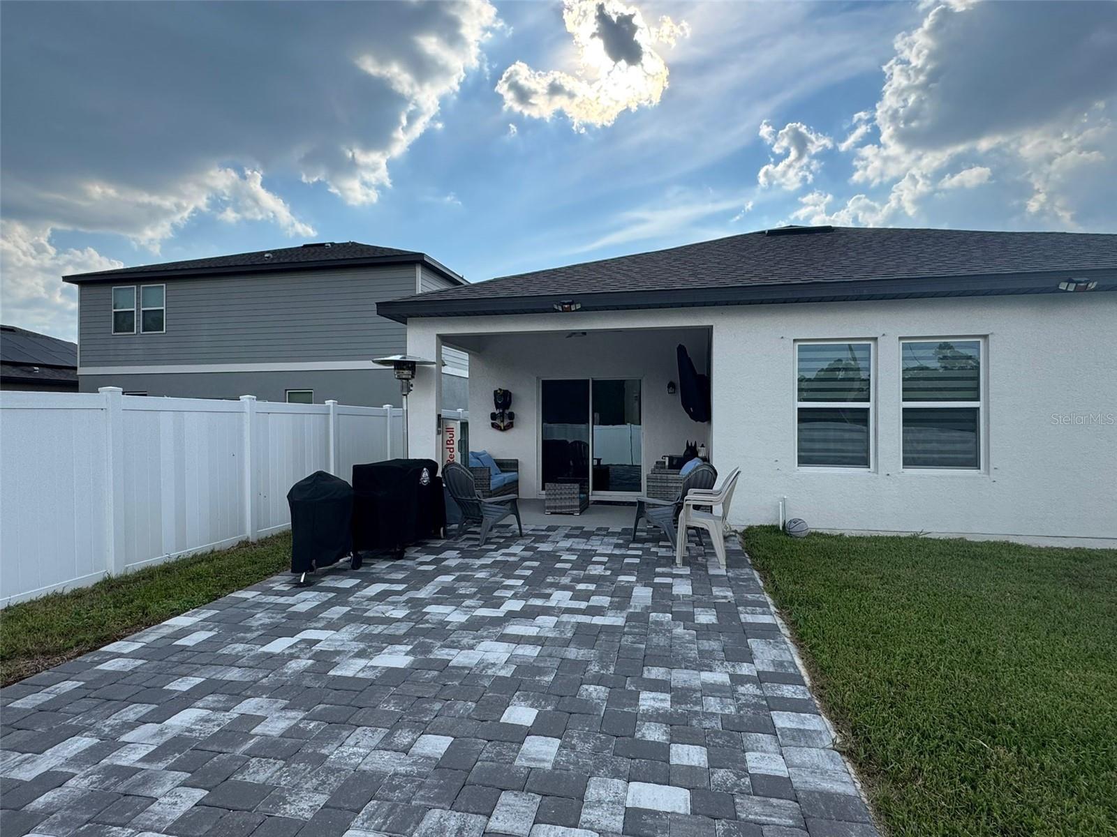 Image 5 of 39 For 201 Steerview Street