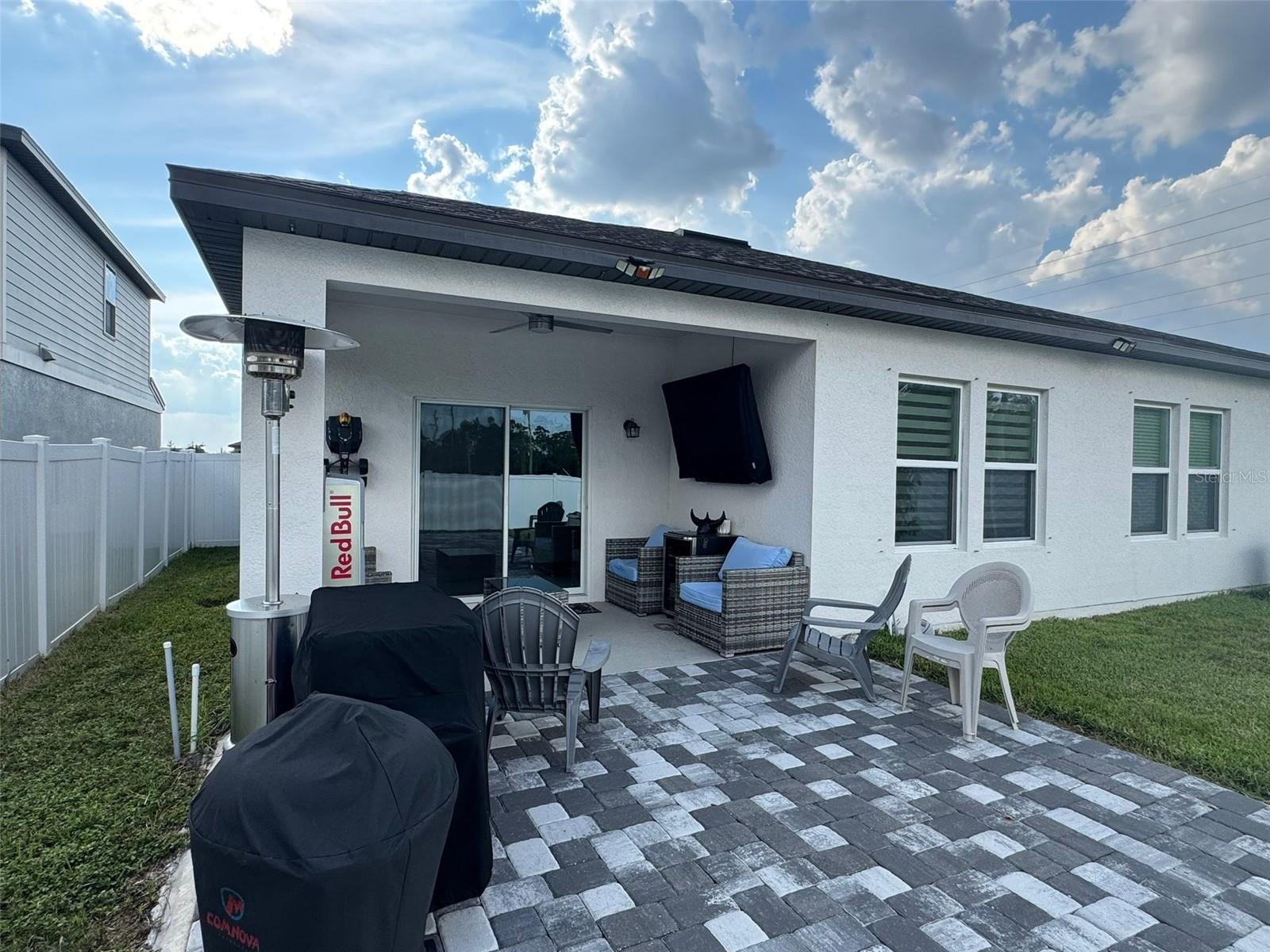 Image 8 of 39 For 201 Steerview Street