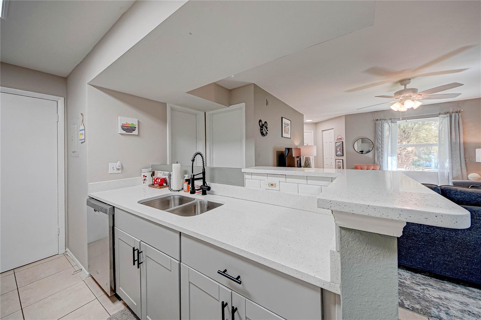 Image 11 of 34 For 3038 Parkway Boulevard 305