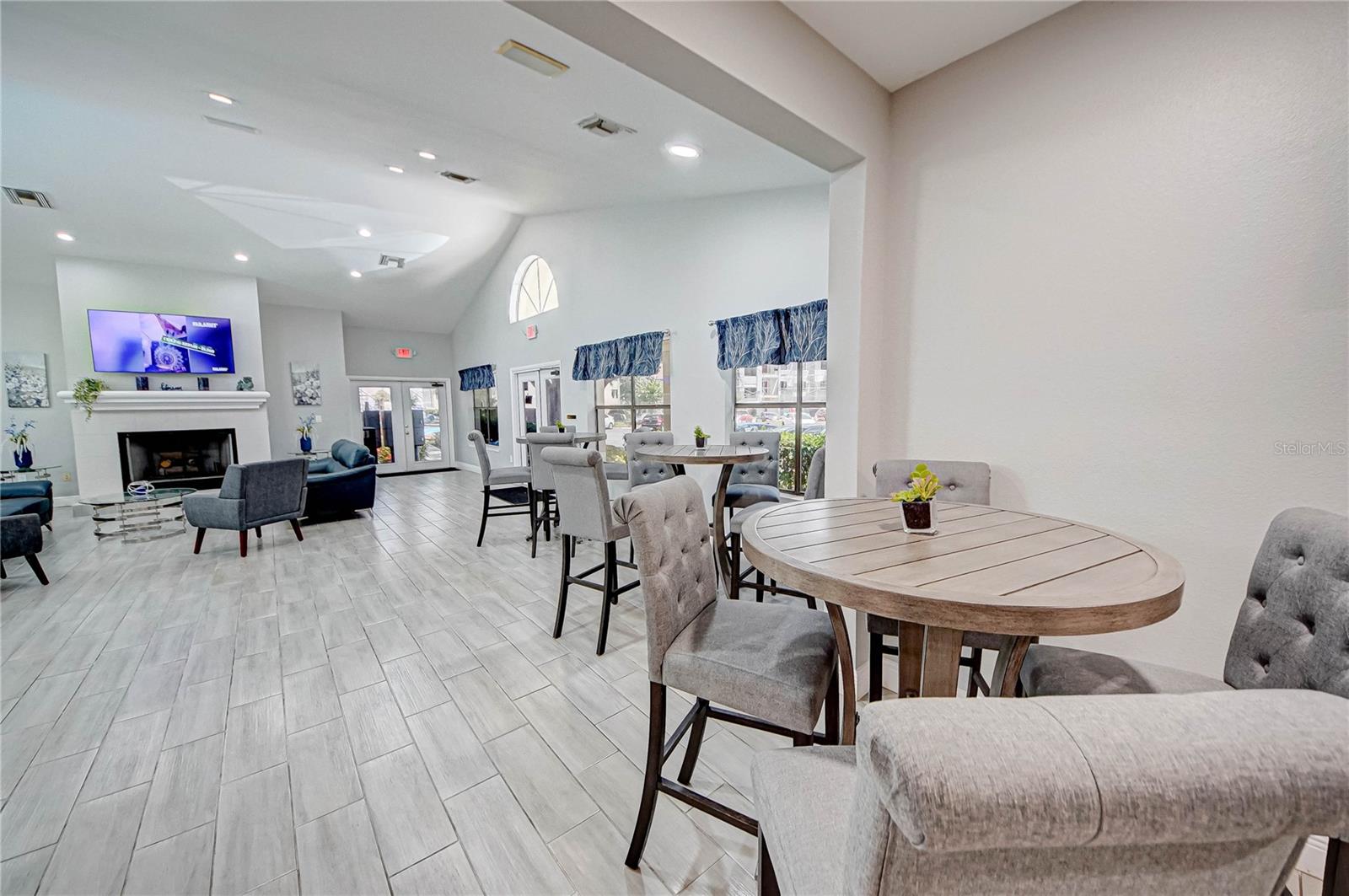 Image 25 of 34 For 3038 Parkway Boulevard 305