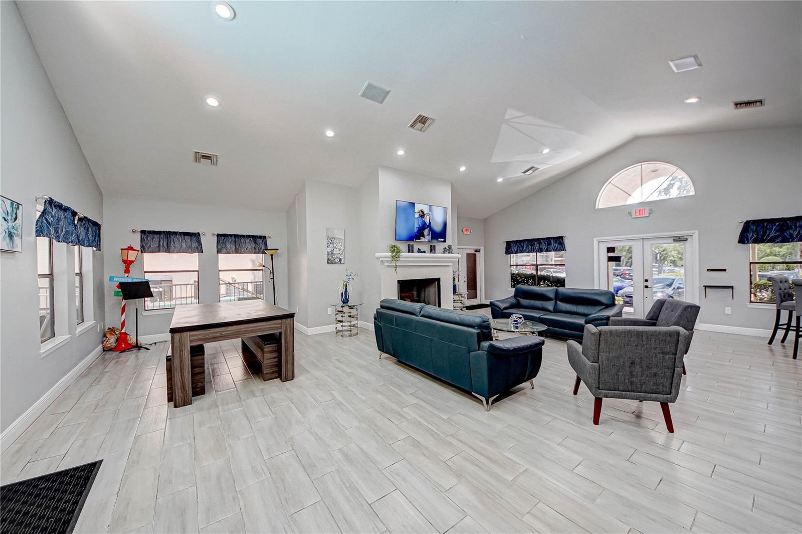 Image 27 of 34 For 3038 Parkway Boulevard 305