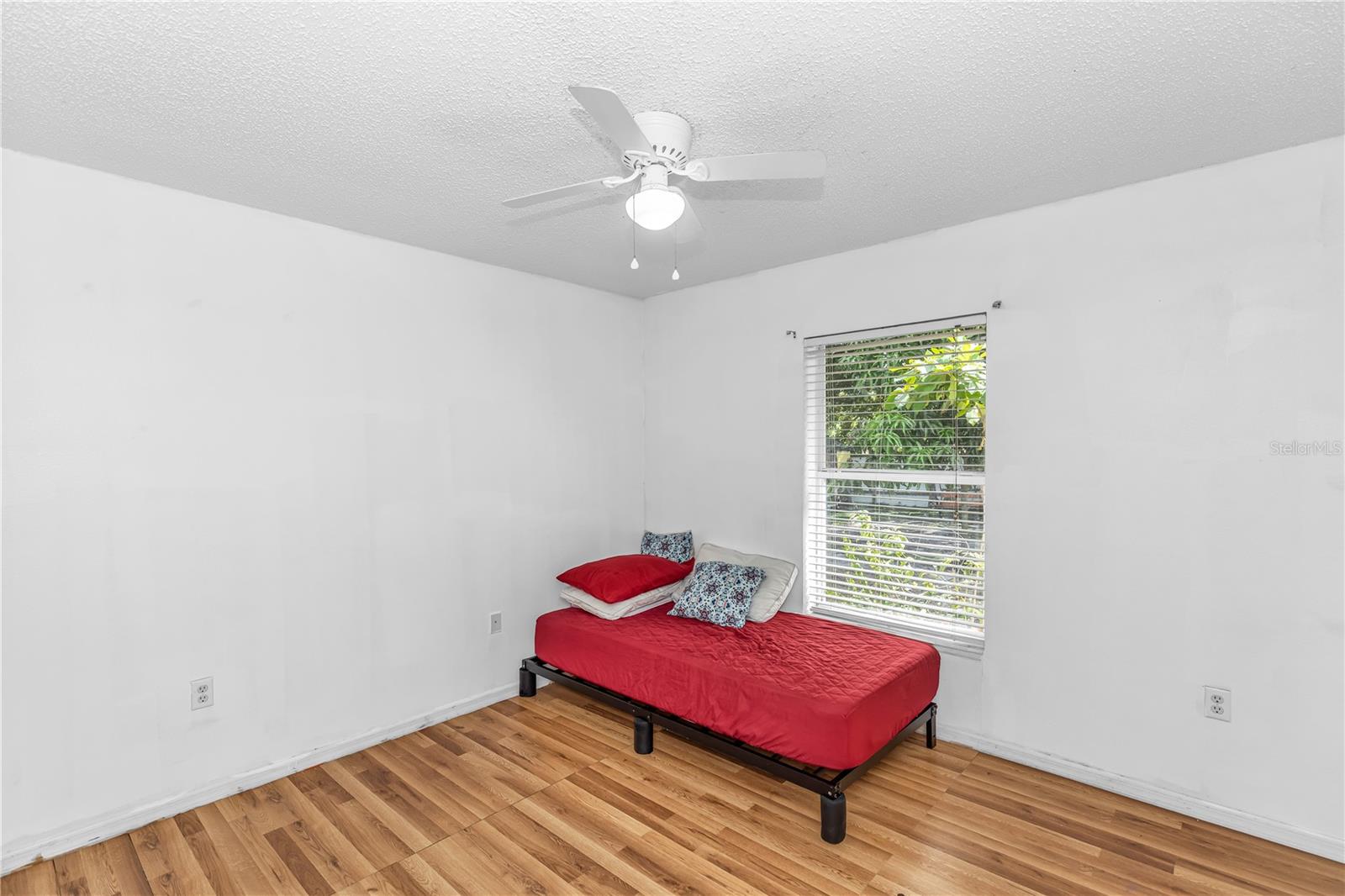 Image 15 of 25 For 1840 Howland Boulevard