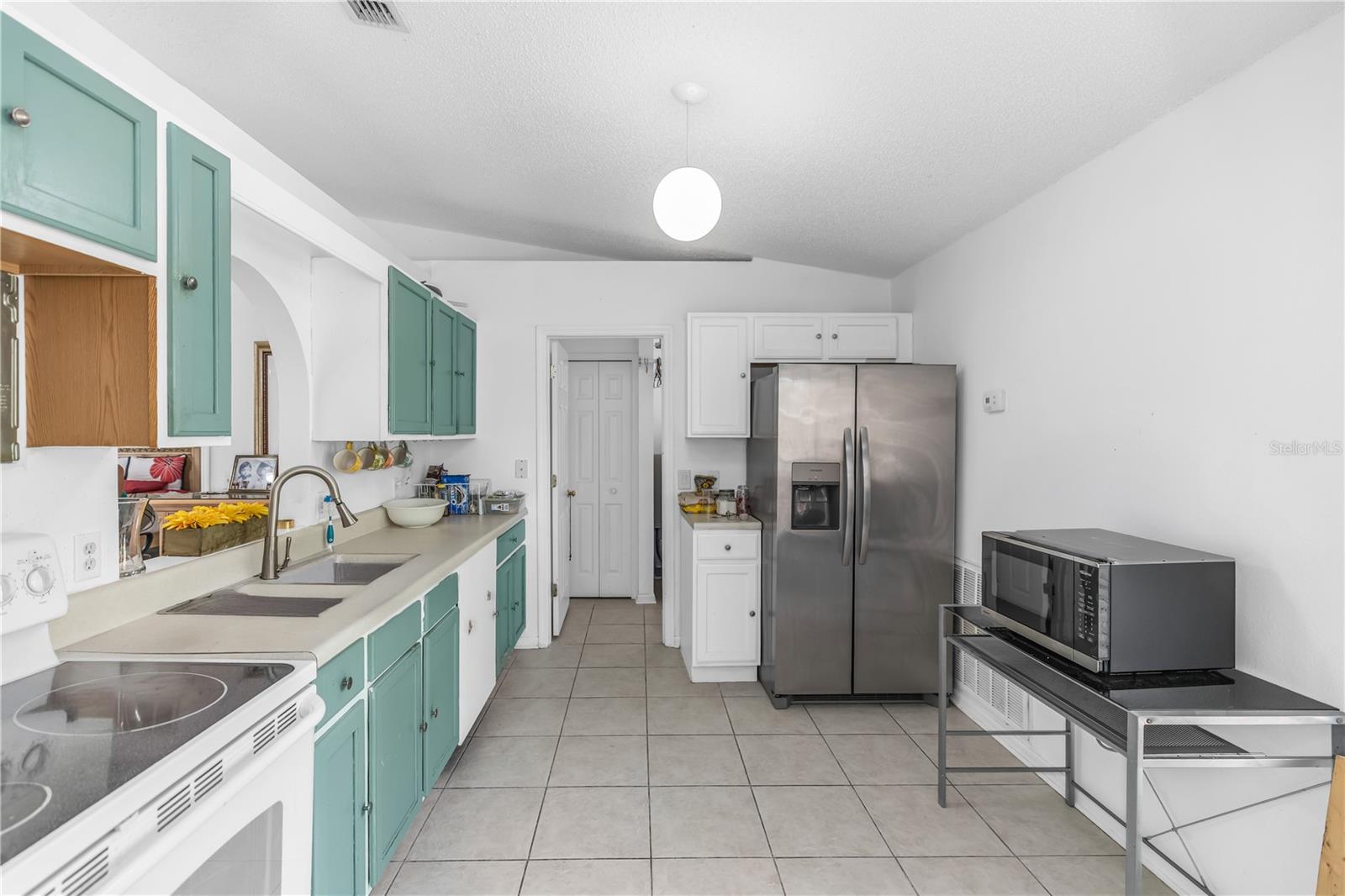 Image 4 of 25 For 1840 Howland Boulevard