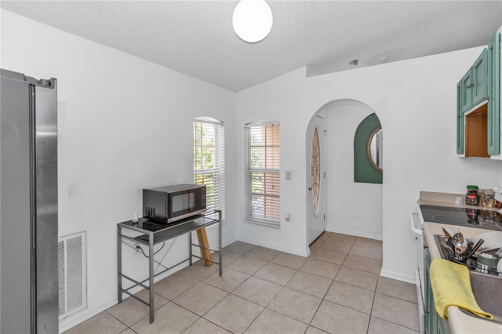 Image 5 of 25 For 1840 Howland Boulevard