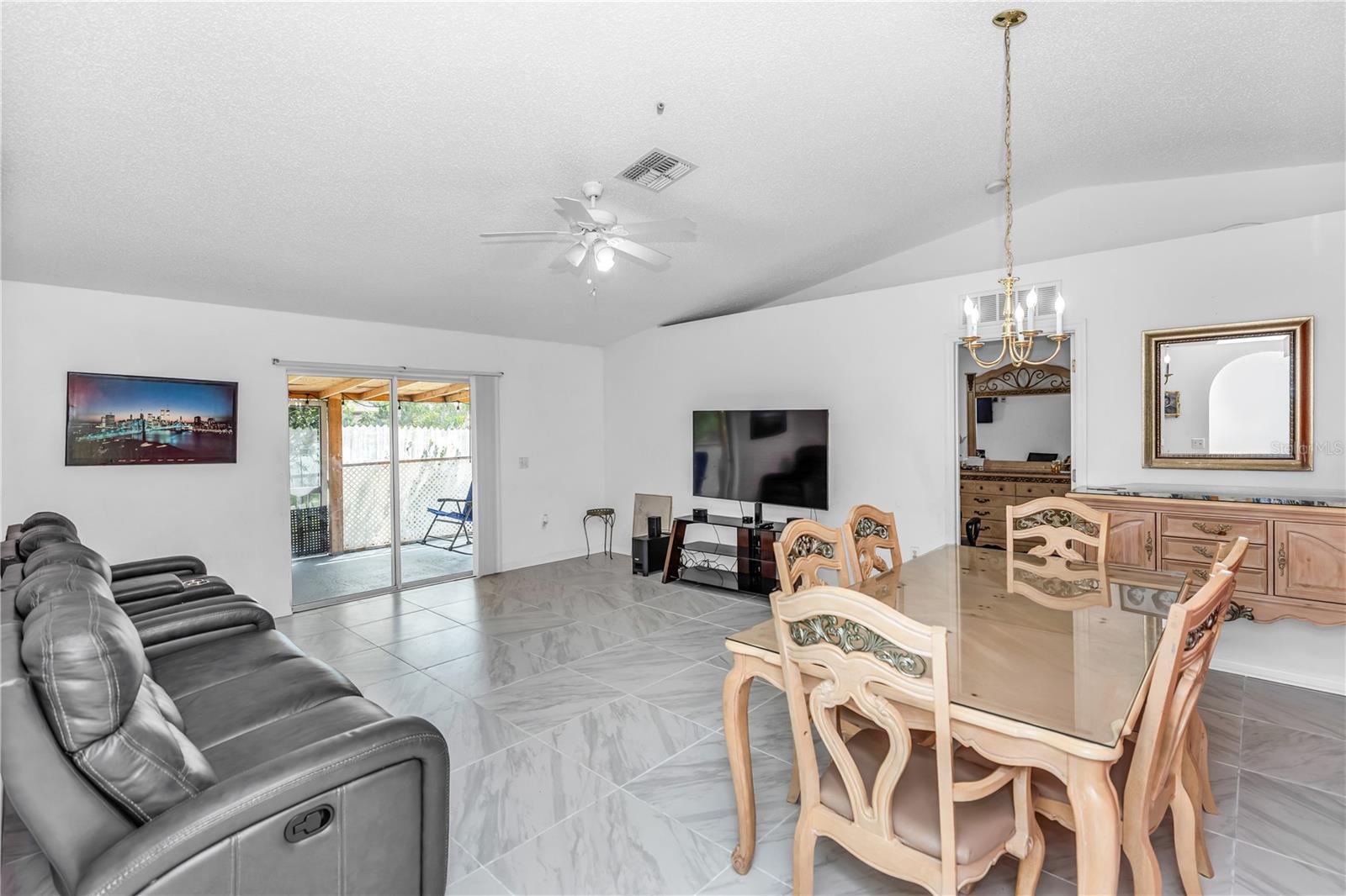 Image 6 of 25 For 1840 Howland Boulevard
