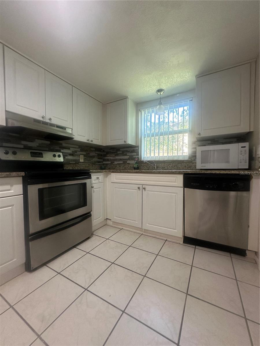 Image 6 of 13 For 9910 Turf Way Ge