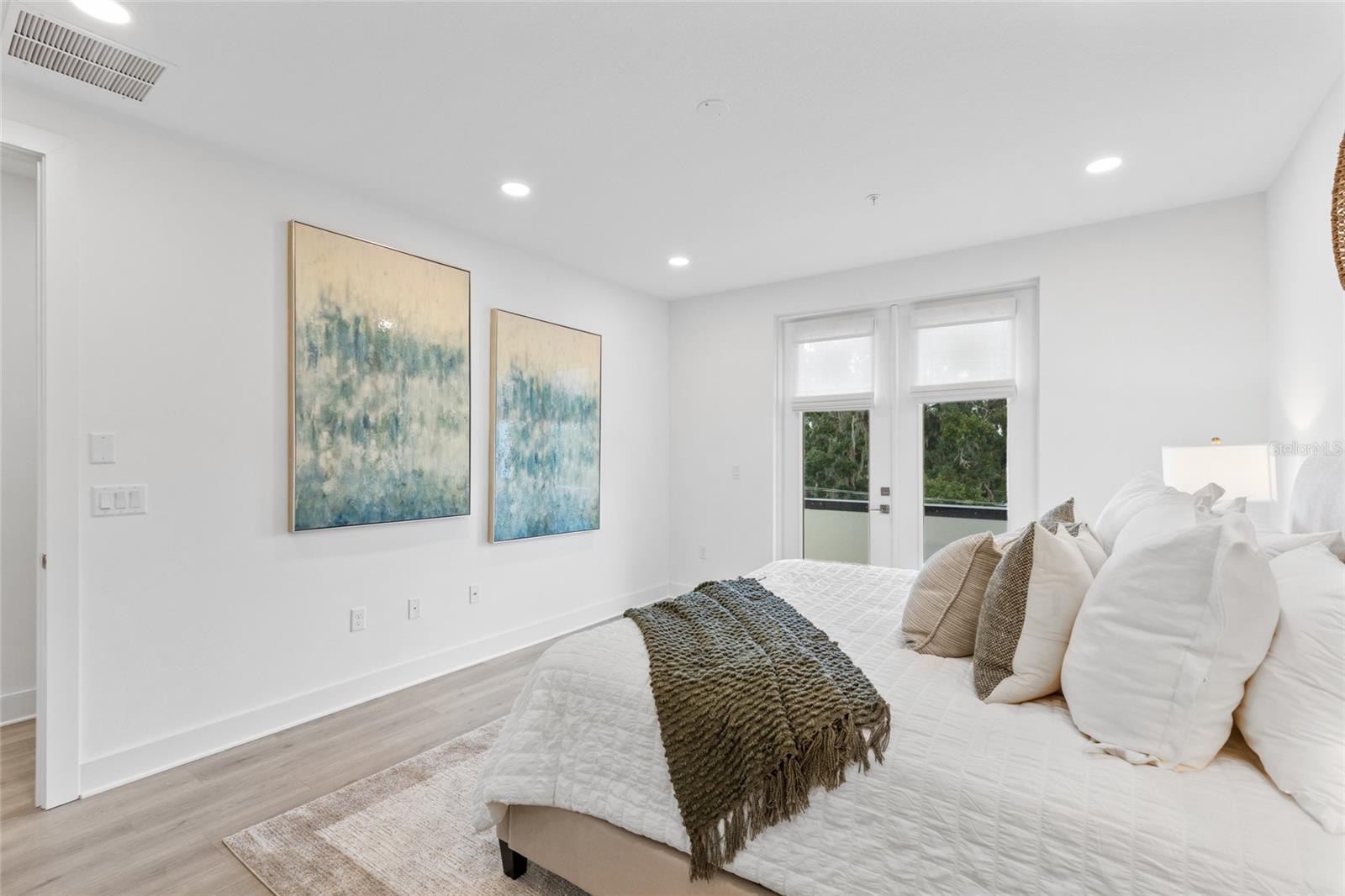 Image 16 of 33 For 218 Park Lake Street Avenue 12