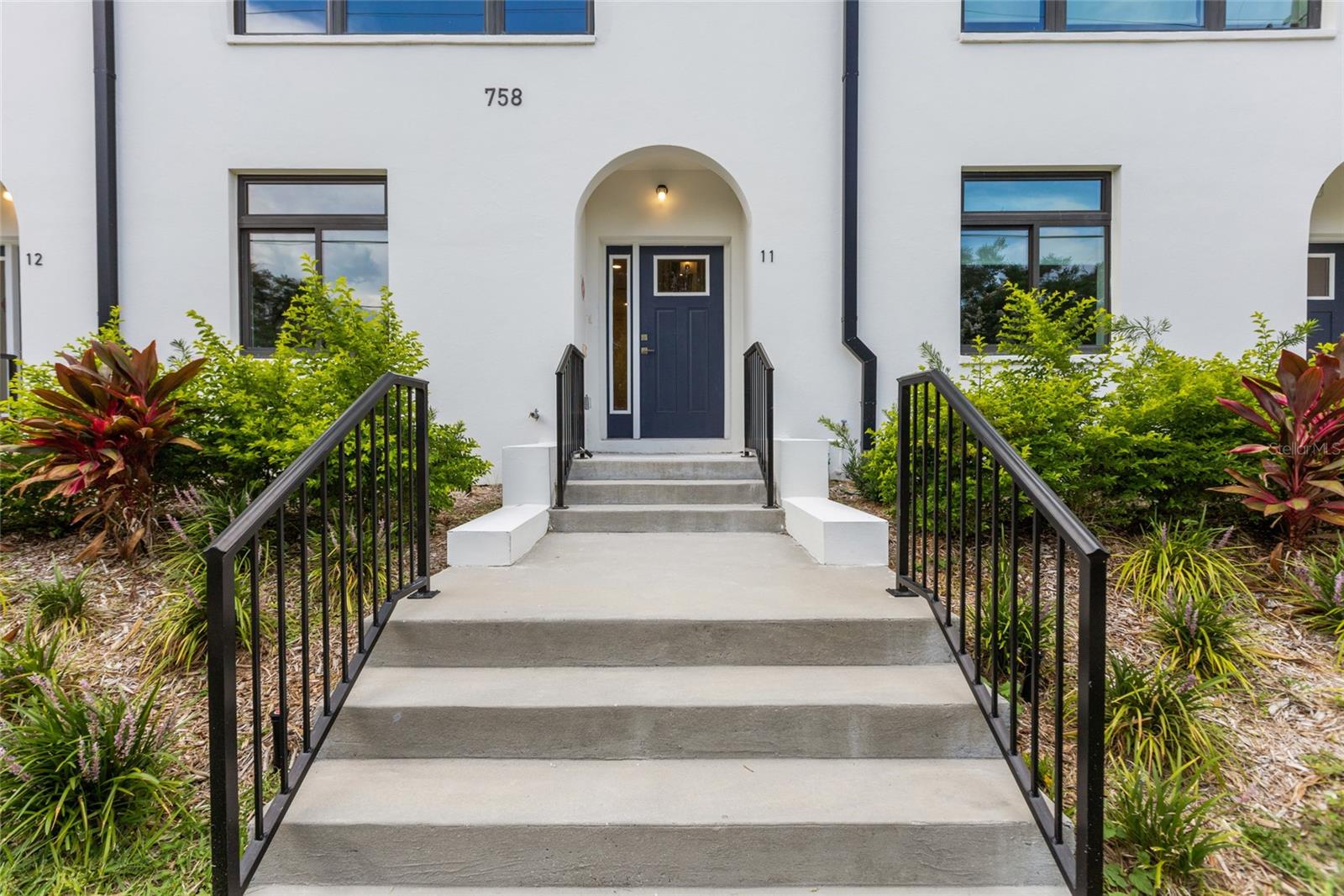 Image 2 of 33 For 218 Park Lake Street Avenue 12