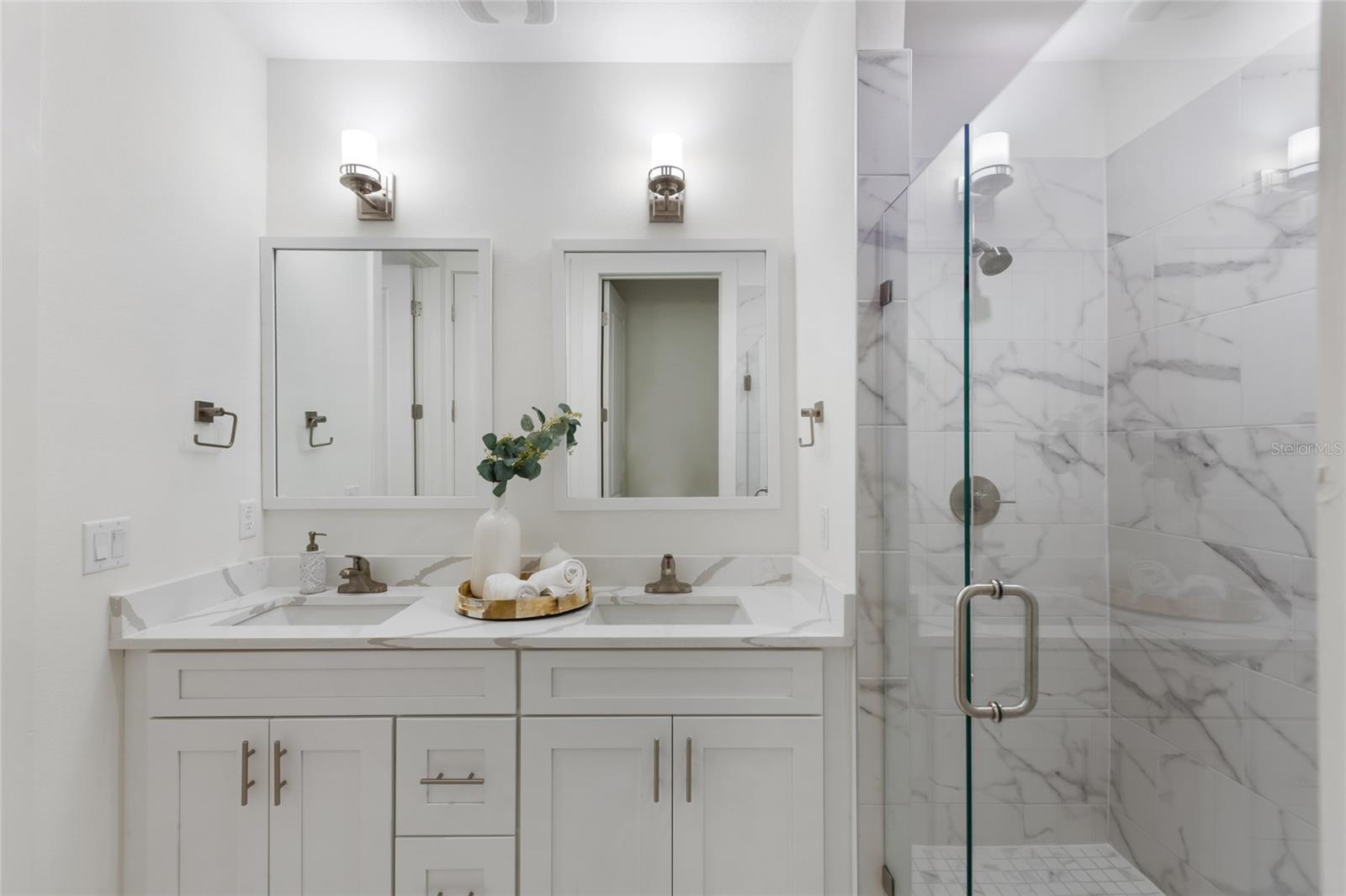 Image 21 of 33 For 218 Park Lake Street Avenue 12