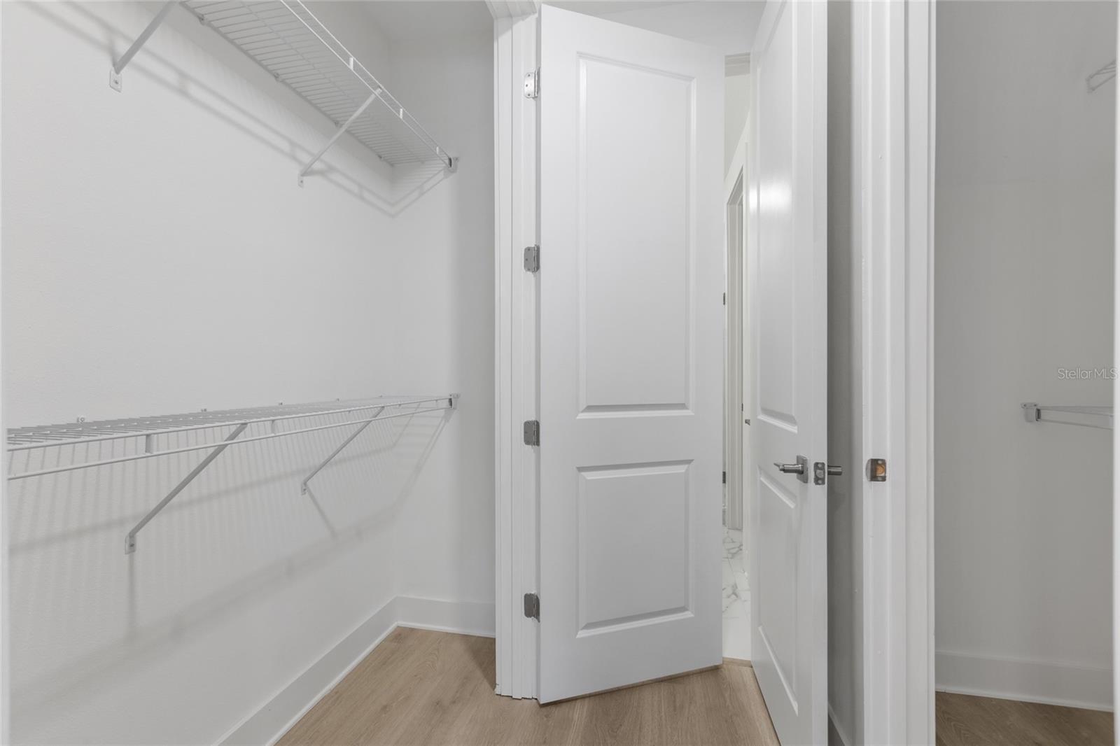 Image 22 of 33 For 218 Park Lake Street Avenue 12