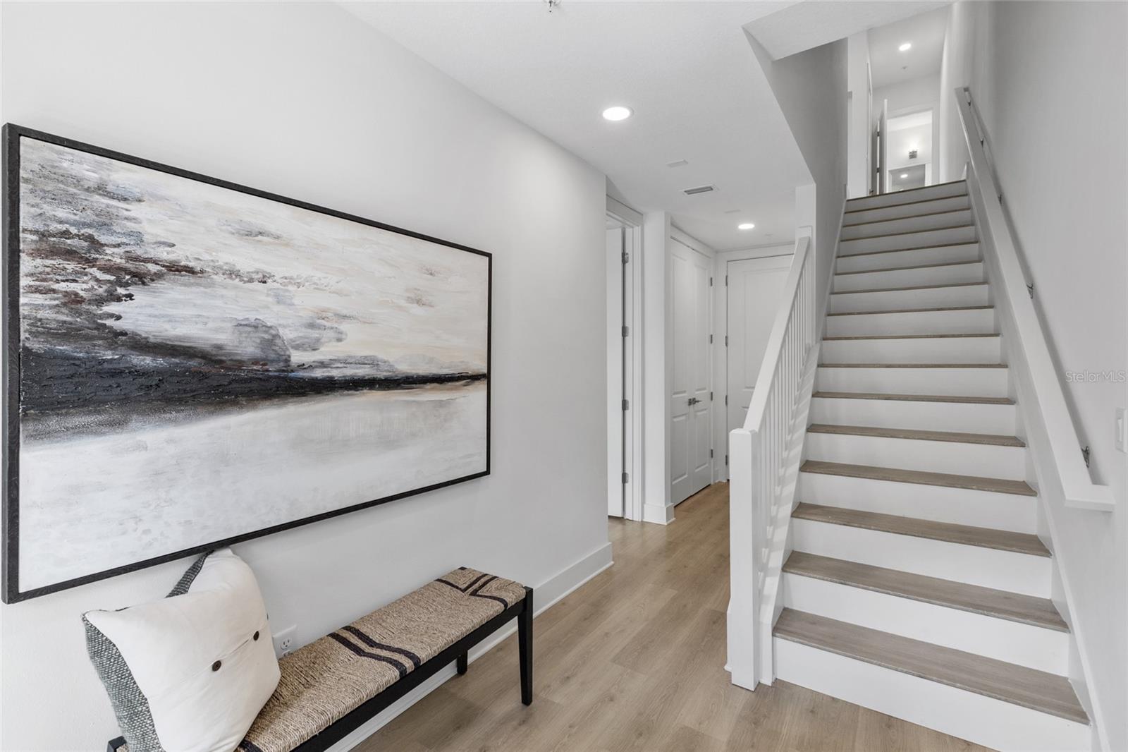 Image 27 of 33 For 218 Park Lake Street Avenue 12