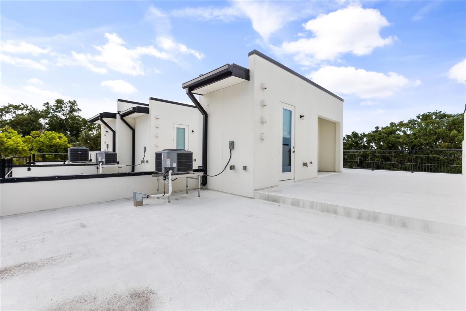 Image 29 of 33 For 218 Park Lake Street Avenue 12